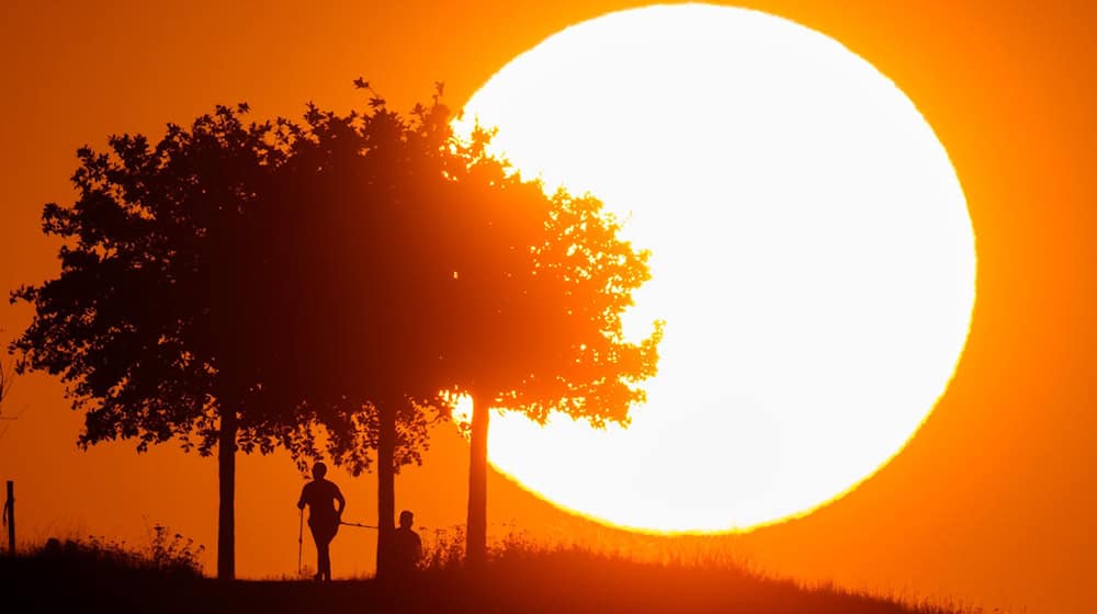 Sonnenuntergang in Hannover. (Archivbild) / Foto: Julian Stratenschulte/dpa