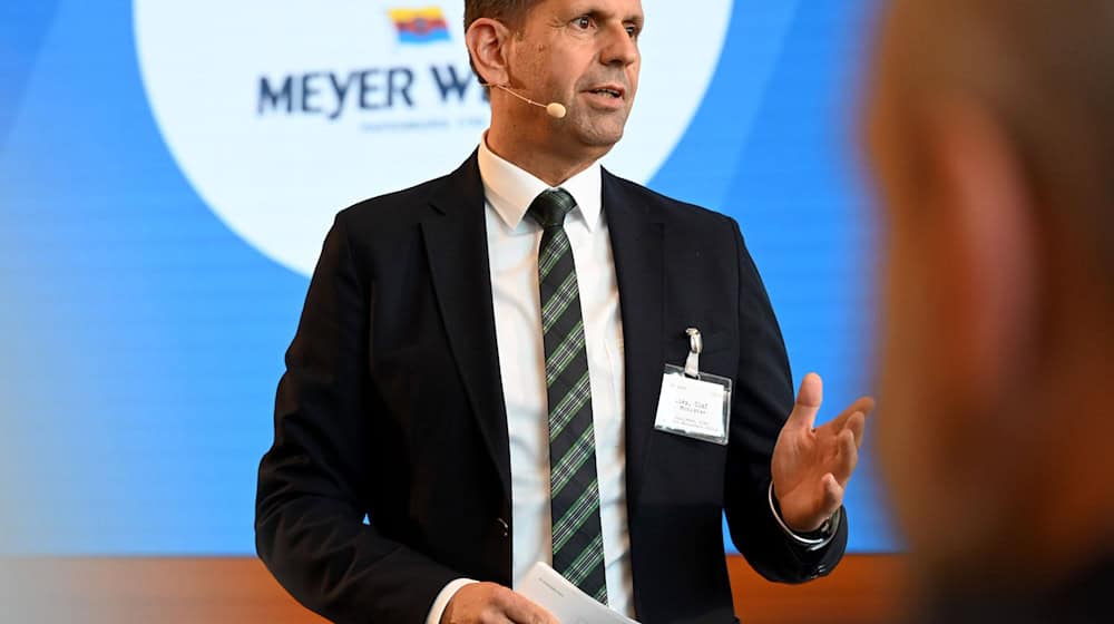 Niedersachsens Wirtschaftsminister Lies ist zuversichtlich, dass die Meyer Werft eine Zukunft hat. (Archivbild) / Foto: Lars Penning/dpa