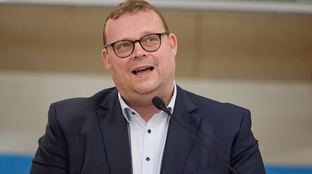 AfD-Landeschef Schledde spricht anlässlich der Wahlen in Thüringen und Sachsen von einer echten Zeitenwende. (Archivbild)  / Foto: Georg Wendt/dpa