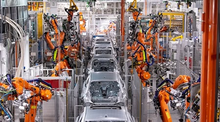 Die deutsche Autoindustrie steckt in der Krise. Schwache Nachfrage, hohe Kosten und neue Konkurrenz aus China drücken auf die Stimmung. / Foto: Sven Hoppe/dpa