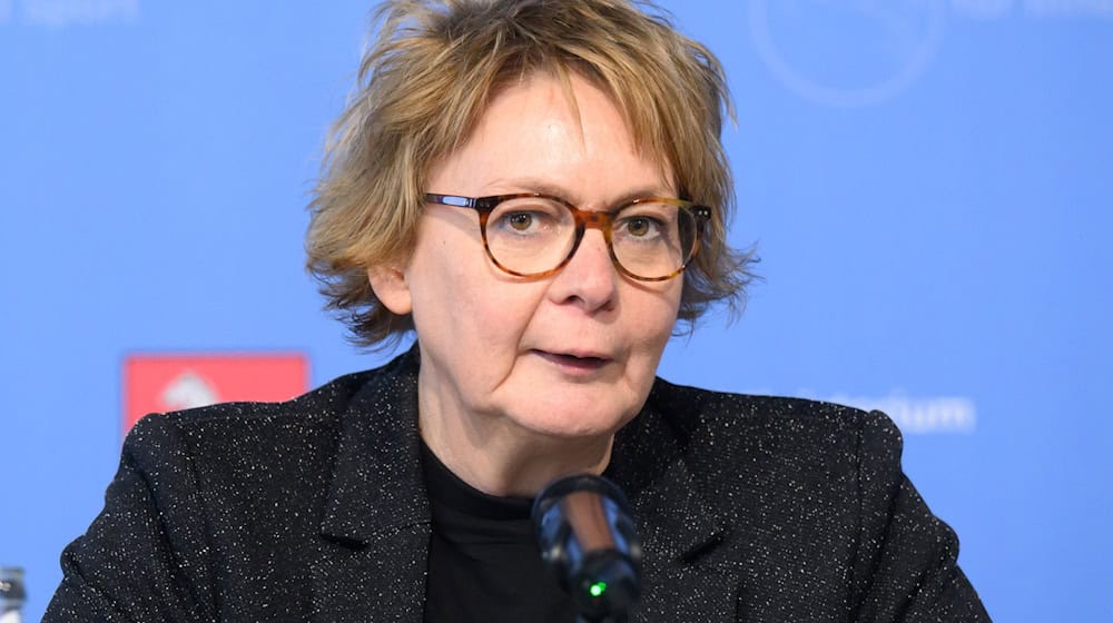 Niedersachsens Innenministerin Behrens kann sich Zurückweisungen vorstellen - wenn sie rechtssicher sind. (Archivbild) / Foto: Julian Stratenschulte/dpa