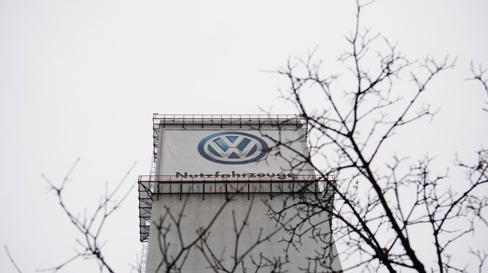 Trotz der neuen Sparbemühungen von Volkswagen: Der Betriebsrat will das Nutzfahrzeugwerk in Hannover verteidigen. (Symbolbild) / Foto: Julian Stratenschulte/dpa