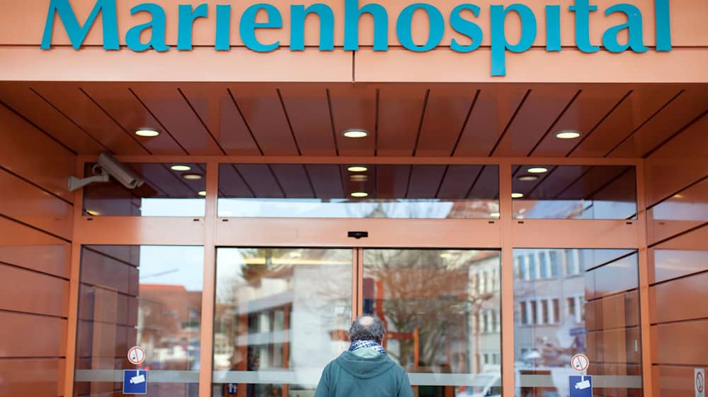 Am 17. November sollen in Osnabrück mögliche Weltkriegsblindgänger entschärft werden - auch das Marienhospital in der Innenstadt liegt in der Evakuierungszone. (Archivfoto) / Foto: picture alliance / dpa