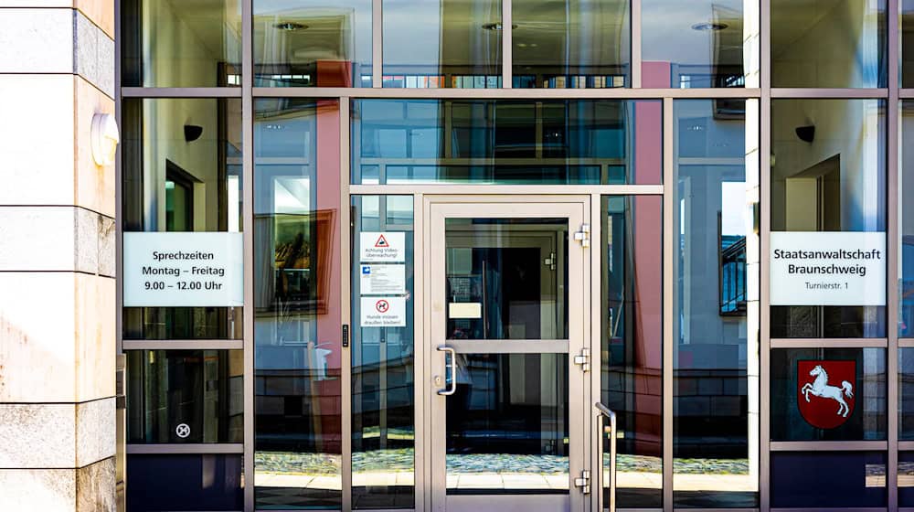 Verdacht der Vergewaltigung: Die Ermittlungen der Staatsanwaltschaft sind «noch relativ am Anfang». (Symbolbild) / Foto: Moritz Frankenberg/dpa