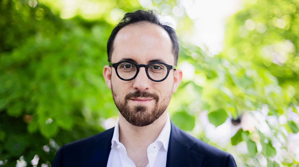 Igor Levit liebt das Klavier, hadert aber mit dem Reisen. / Foto: Christoph Soeder/dpa