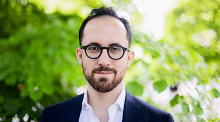 Igor Levit liebt das Klavier, hadert aber mit dem Reisen. / Foto: Christoph Soeder/dpa