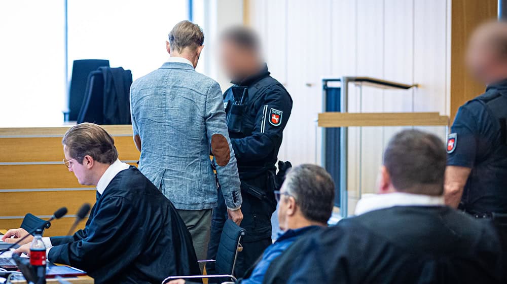 Hat Christian B. (oben rechts) im Gefängnis über seine Taten gesprochen?  / Foto: Moritz Frankenberg/dpa-Pool/dpa