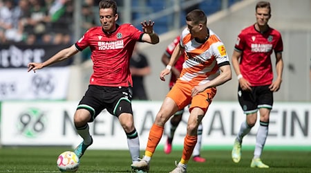 Max Besuschkow wechselt von Hannover 96 zum FC Ingolstadt. / Foto: Swen Pförtner/dpa