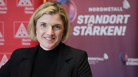 Nordmetall-Verhandlungsführerin Lena Ströbele hat zu Beginn der Tarifrunde kein Angebot präsentiert. / Foto: Christian Charisius/dpa