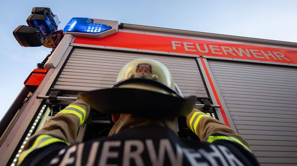 In Lingen gerät ein Wohnhaus in Brand - der Schaden ist sechsstellig. (Symbolbild)  / Foto: Marijan Murat/dpa