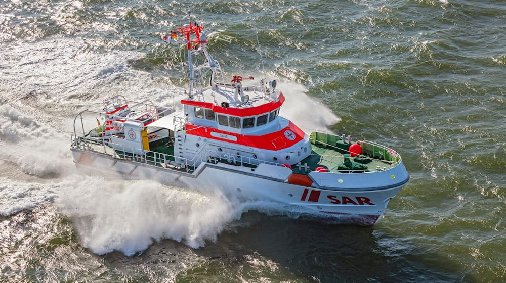 Die «Hamburg» eilte von Borkum zur Unglücksstelle. (Archivbild) / Foto: Herman IJsseling/Flying Focus/DGzRS/dpa