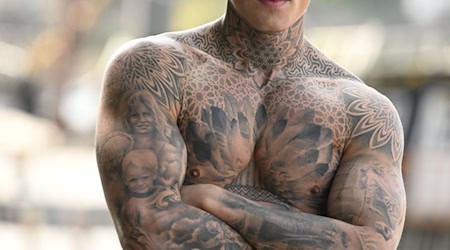 Tattoo-Model Fabien Tietjen arbeitet auch als Schauspieler. / Foto: Carmen Jaspersen/dpa