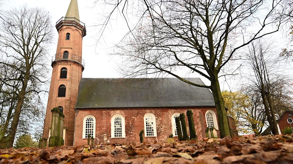 Die evangelisch-reformierte Kirche untersucht die Tätigkeit eines mittlerweile verstorbenen Pfarrers, der auch in Niedersachsen arbeitete. (Symbolbild) / Foto: Lars Penning/dpa