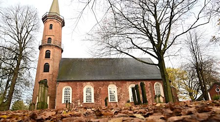 Die evangelisch-reformierte Kirche untersucht die Tätigkeit eines mittlerweile verstorbenen Pfarrers, der auch in Niedersachsen arbeitete. (Symbolbild) / Foto: Lars Penning/dpa