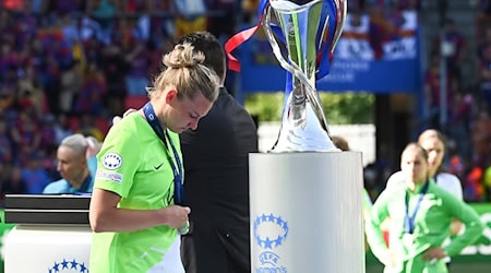 Ziel Champions League: Der VfL Wolfsburg und seine Starspielerin Alexandra Popp treffen in zwei Playoff-Spielen auf den AC Florenz. / Foto: Swen Pförtner/dpa