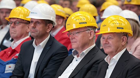 Bund und Land hatten der angeschlagenen Meyer Werft die Rettung im August in Papenburg zugesagt. (Archivbild) / Foto: Markus Hibbeler/dpa