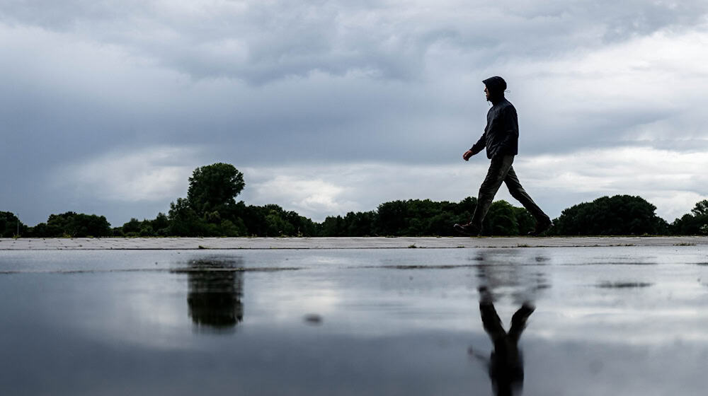 Zum Wochenstart gibt es einen Temperatursturz in Niedersachsen und Bremen. (Symbolbild) / Foto: Sina Schuldt/dpa