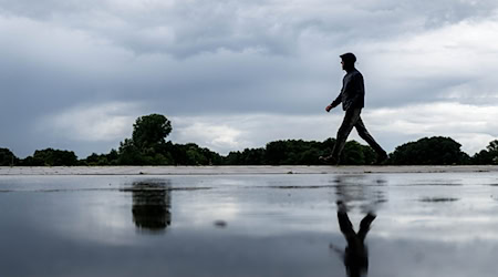 Zum Wochenstart gibt es einen Temperatursturz in Niedersachsen und Bremen. (Symbolbild) / Foto: Sina Schuldt/dpa