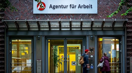 Die Zahl der Arbeitslosen im Land Bremen hat sich kaum verändert. Die Arbeitslosenquote liegt weiter bei 11,1 Prozent. / Foto: Sina Schuldt/dpa