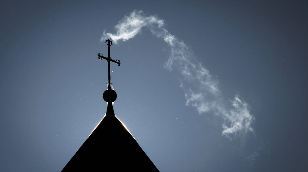 Das Bistum Osnabrück will Räume für Gespräche schaffen, um sexualisierte Gewalt in der Kirche zu verhindern. / Foto: Friso Gentsch/dpa