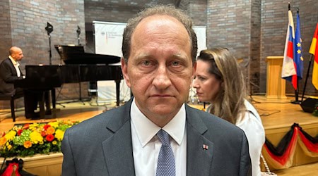 Deutschlands Botschafter in Moskau, Alexander Graf Lambsdorff, hat im Außenministerium in Moskau eine Protestnote erhalten, weil in Rostock ein Marinequartier zur Stärkung der Nato-Ostflanke eröffnet wurde. (Archivbild) / Foto: Ulf Mauder/dpa