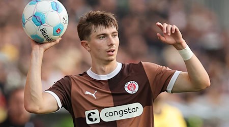 FC St. Paulis Scott Banks traf im Testspiel bei Hannover 96 doppelt. / Foto: Christian Charisius/dpa