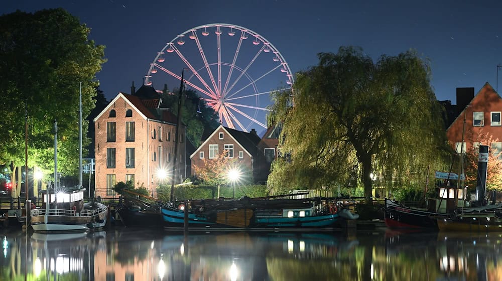 Auf dem Gallimarkt, Ostfrieslands größtem Volksfest, ist eine Geisterbahn in Brand geraten. Fünf Menschen wurden verletzt. (Achivbild) / Foto: Lars Penning/dpa