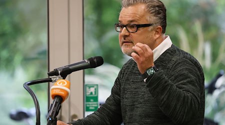 Der Landesvorstandssprecher der Grünen in Bremen, Marek Helsner, ist aus privaten Gründen von seinem Amt zurückgetreten. (Archivfoto) / Foto: Focke Strangmann/dpa