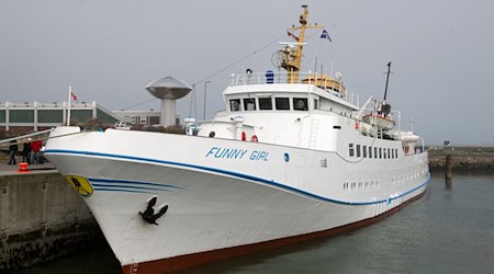 Helgolandschiff erreicht Büsum.  / Foto: Christian Charisius/dpa