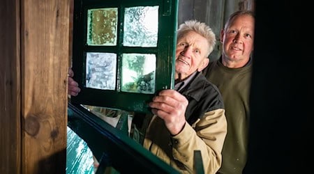 Heinrich Benecke aus Ellringen im Landkreis Lüneburg arbeitet seit 84 Jahren als Tischler.  / Foto: Philipp Schulze/dpa