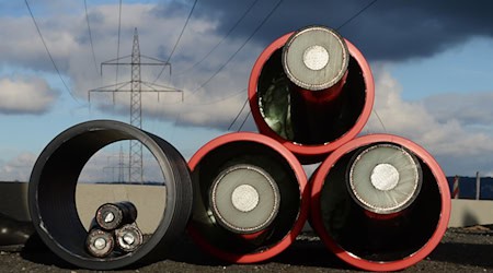 Die ersten Kabel für die Stromtrasse Suedlink werden verlegt. (Archivfoto) / Foto: Julian Stratenschulte/dpa