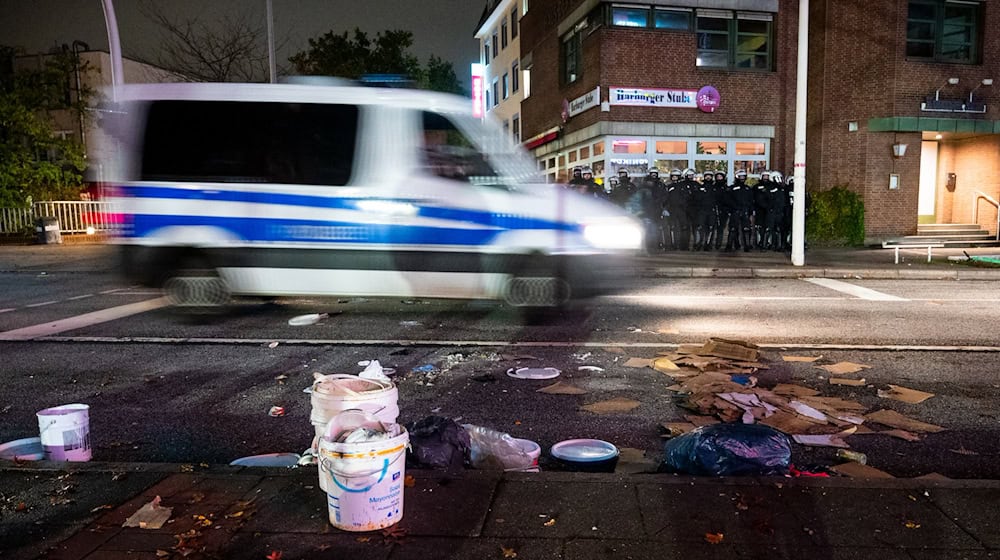 Die Polizei in Niedersachsen erwartet eine ruhige Halloween-Nacht. (Symbolbild) / Foto: Daniel Bockwoldt/dpa/Daniel Bockwoldt