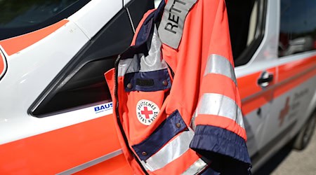 Eine Sanitäterin ist bei einem Einsatz in Stade attackiert und schwer verletzt worden. (Symbolbild) / Foto: Patrick Seeger/dpa