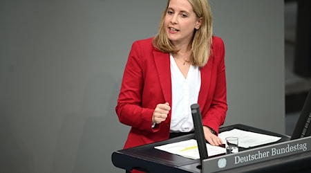 SPD-Fraktionsvize Verena Hubertz warnt vor einem Job-Abbau bei VW (Archivbild). / Foto: Rabea Gruber/dpa