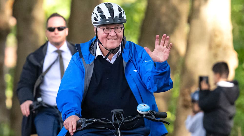 Bundespräsident Frank-Walter Steinmeier war drei Tage lang in Nordhorn - auch eine Radtour über die niederländische Grenze gehörte dazu. / Foto: Sina Schuldt/dpa