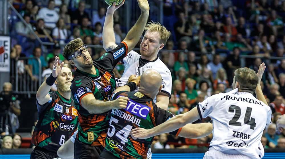 Im Punktspiel in Magddeburg hatte der THW die Nase vorn. Am 13. November treffen beide Teams in Kiel im Pokal aufeinander. / Foto: Andreas Gora/dpa