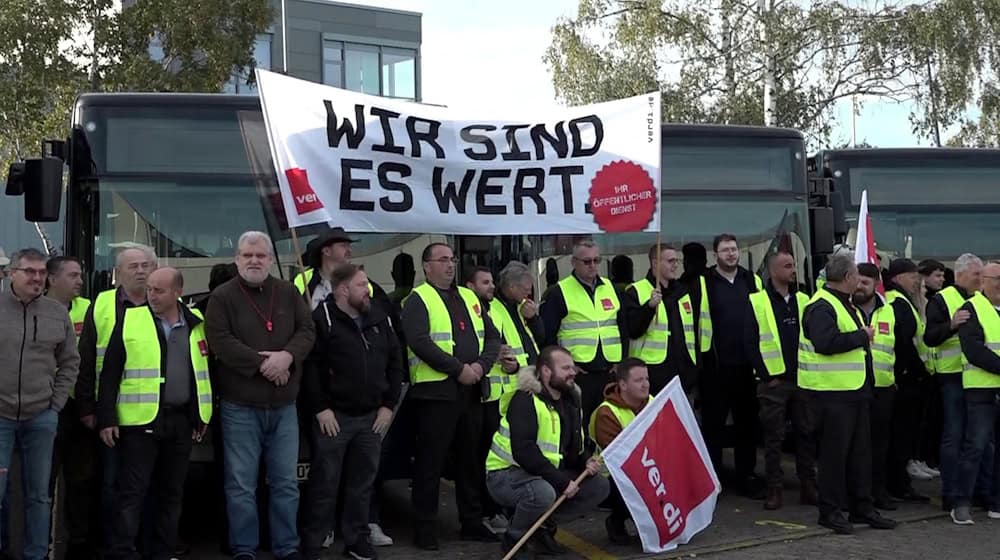 Verdi fordert für die Regiobus-Beschäftigten 350 Euro mehr im Monat. / Foto: Frm/dpa