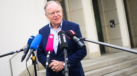 Stephan Weil wirft der Union beim Thema Migration vor, im Wahlkampfmodus zu sein (Foto: Archiv) / Foto: Julian Stratenschulte/dpa