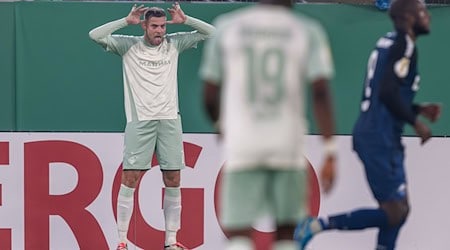 Marvin Ducksch von Werder Bremen feiert sein Tor zum 1:0 in Paderborn. / Foto: David Inderlied/dpa