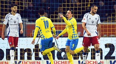 Braunschweigs Rayan Philippe feiert sein Tor zum 1:0. / Foto: Swen Pförtner/dpa