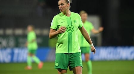 Bleibt dem VfL Wolfsburg bis 2026 erhalten: Alexandra Popp. / Foto: Swen Pförtner/dpa