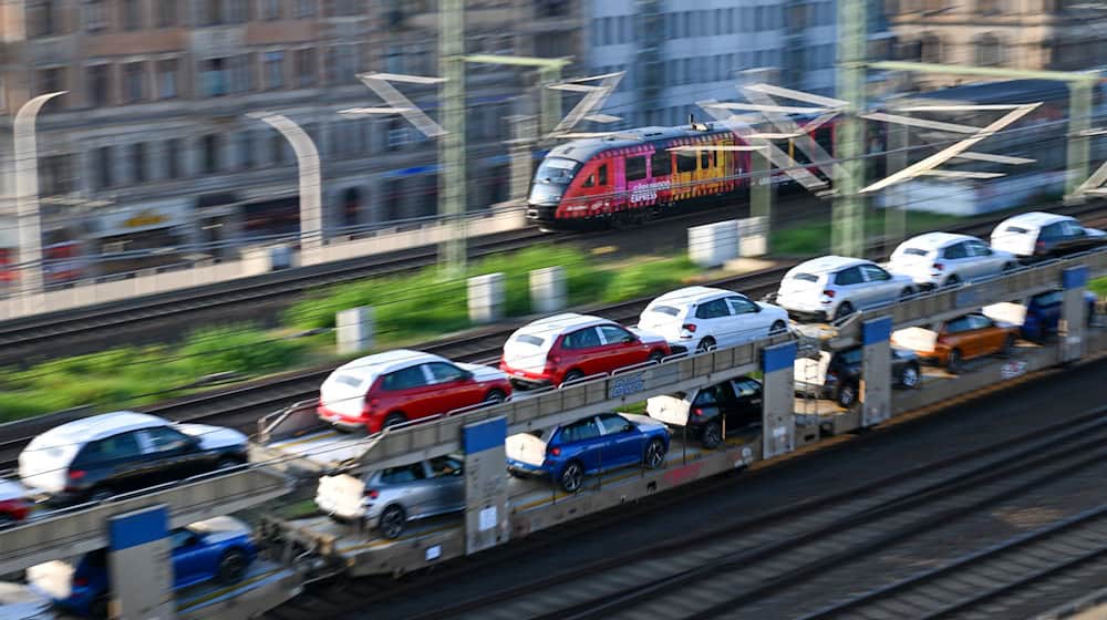 Die Kosten der Autokonzerne in Deutschland sind einem EY-Experten zufolge zu hoch, die Apparate zu schwerfällig. (Symboldbild) / Foto: Hendrik Schmidt/dpa