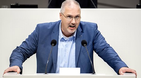 Henze ist Fraktionsvorsitzender der AfD in der Regionsversammlung der Region Hannover. (Archivbild) / Foto: Hauke-Christian Dittrich/dpa