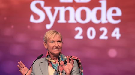 Die Hamburger Bischöfin Kirsten Fehrs ist auf der Synode in Würzburg wieder zur EKD-Ratsvorsitzenden gewählt worden. (Archivbild) / Foto: Karl-Josef Hildenbrand/dpa