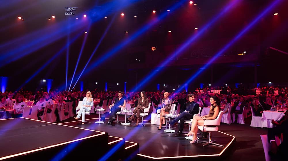 Für die 18 Halbfinalistinnen von Miss Germany geht es für die Vorbereitungen auf das Finale erstmals seit Corona wieder ins Ausland - drei Mädels aus Niedersachsen sind dabei.  / Foto: Philipp von Ditfurth/dpa