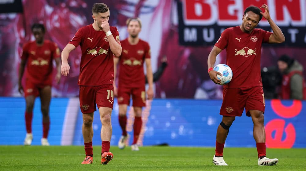 0:3 im eigenen Stadion zur Halbzeit. RB Leipzig ist komplett von der Rolle.  / Foto: Jan Woitas/dpa