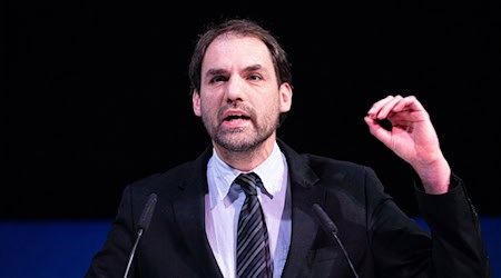 Christopher Emden saß für die AfD im Landtag, hat der Partei mittlerweile aber den Rücken gekehrt. (Archivbild) / Foto: Moritz Frankenberg/dpa