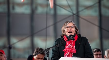  Vermisst Angebote des VW-Managements: IG-Metall-Chefin Christiane Benner. (Archivbild)  / Foto: Fabian Strauch/dpa