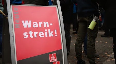 Die IG Metall Küste plant weitere Warnstreiks in der Metall- und Elektroindustrie im Norden. (Symbolbild) / Foto: Niklas Graeber/dpa