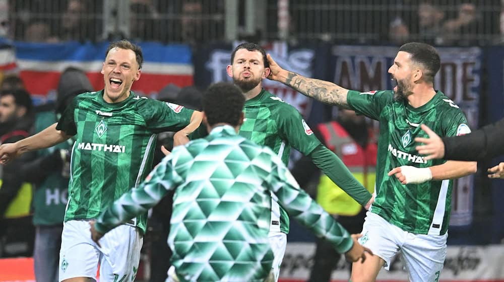 Oliver Burke brachte mit seinem Treffer das Weserstadion zum Beben. / Foto: Carmen Jaspersen/dpa